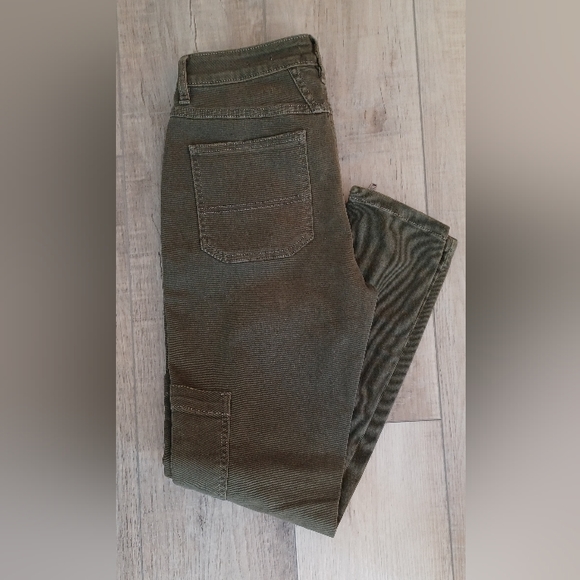 NWT Closed cargo pants. Made in Italy, Size 27 in army green - Picture 3 of 3